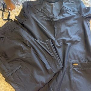 Cherokee Charcoal Gray Cargo Scrub Pants and Top Set M top L bottom